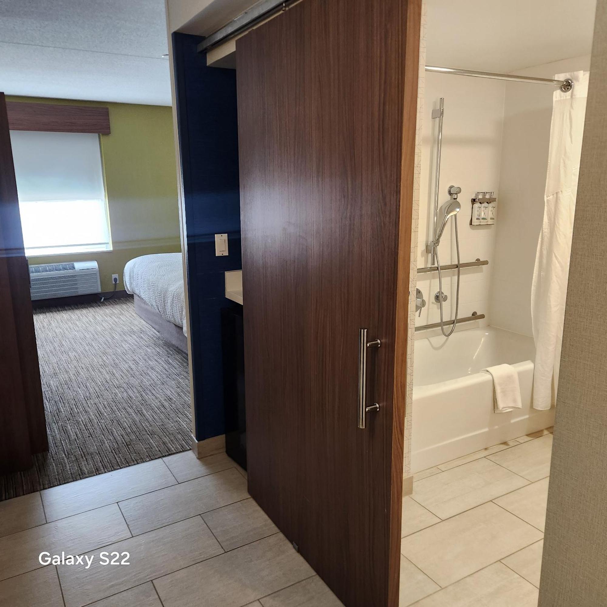 Holiday Inn Express Chelmsford By Ihg Экстерьер фото